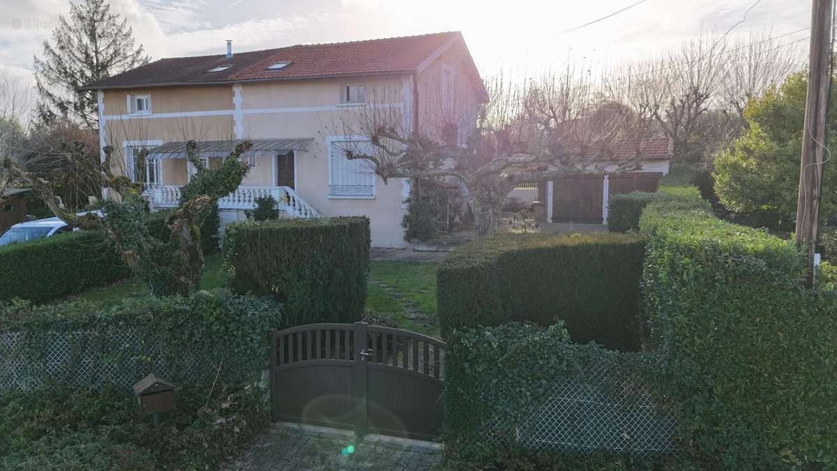 Maison à FLEURIEUX-SUR-L&#039;ARBRESLE