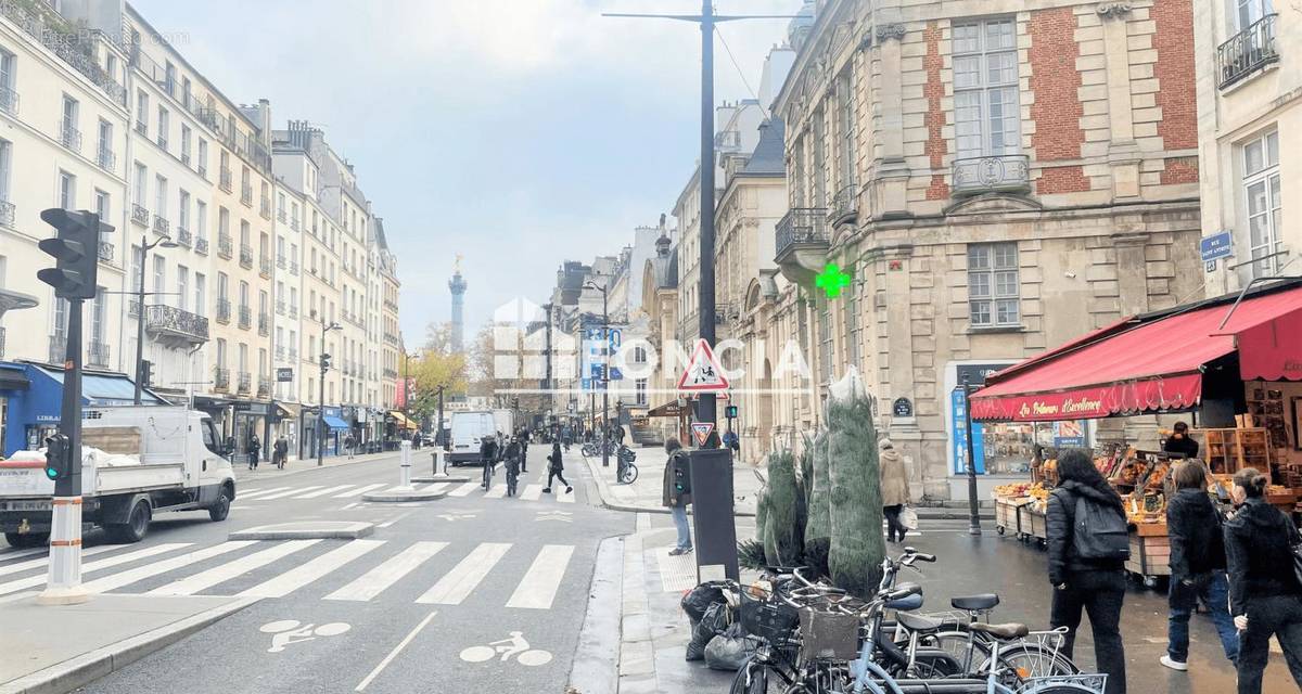 Parking à PARIS-4E