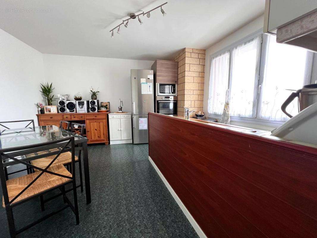 Appartement à LES CLAYES-SOUS-BOIS