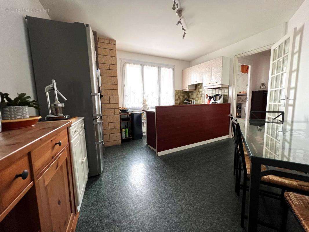 Appartement à LES CLAYES-SOUS-BOIS