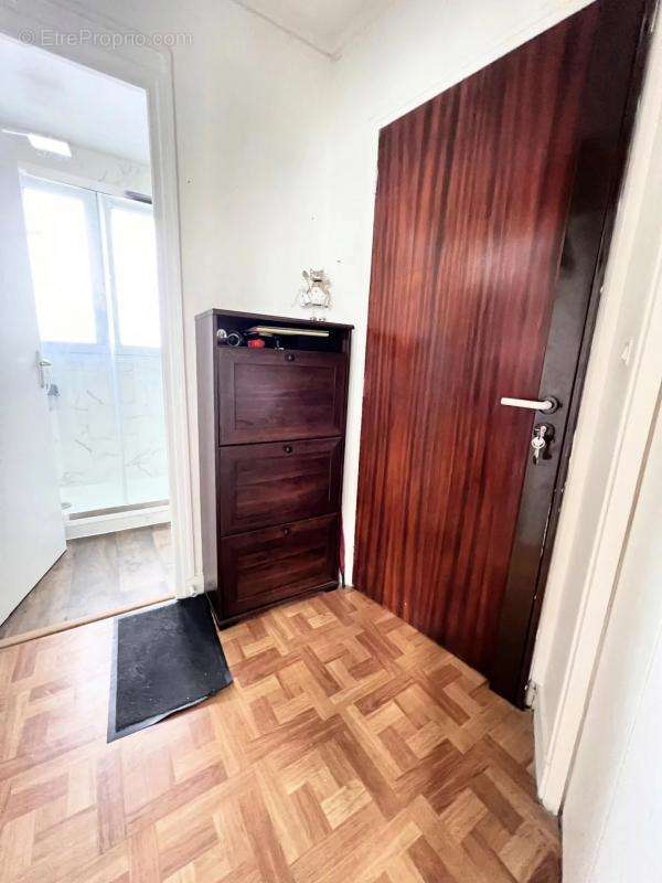 Appartement à LES CLAYES-SOUS-BOIS