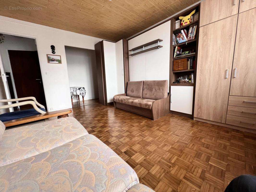 Appartement à LES CLAYES-SOUS-BOIS