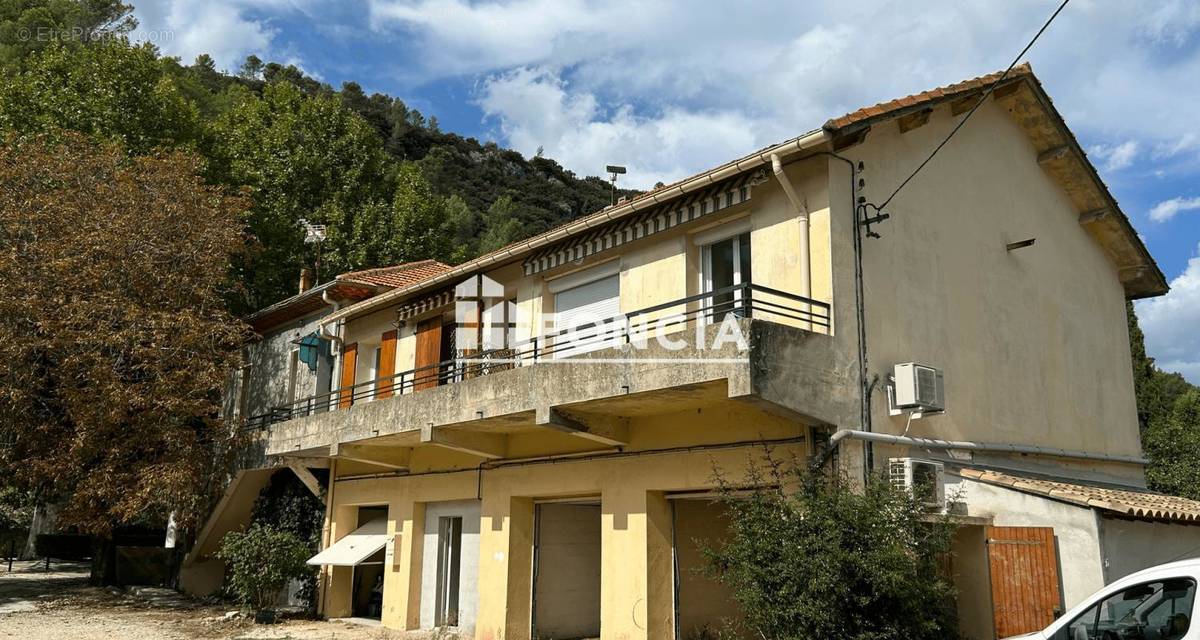 Appartement à MEOUNES-LES-MONTRIEUX