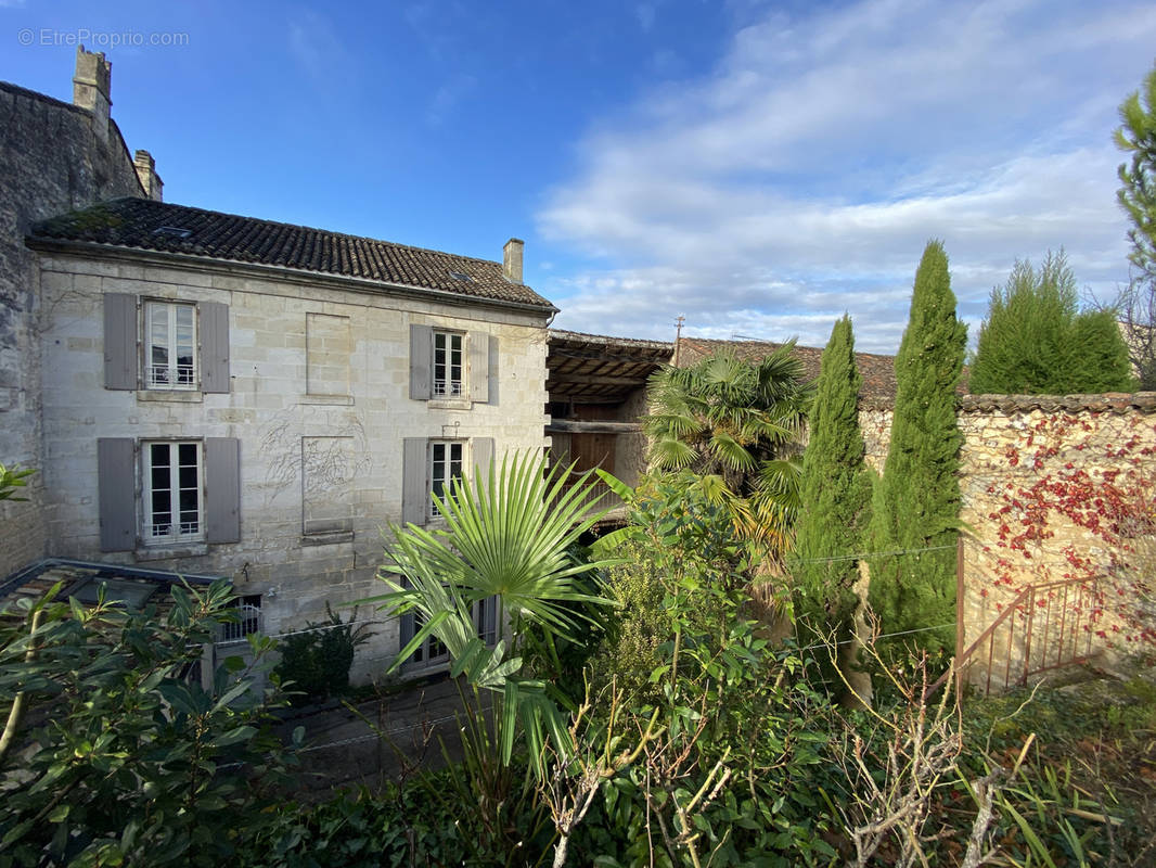 Maison à CHATEAUNEUF-SUR-CHARENTE