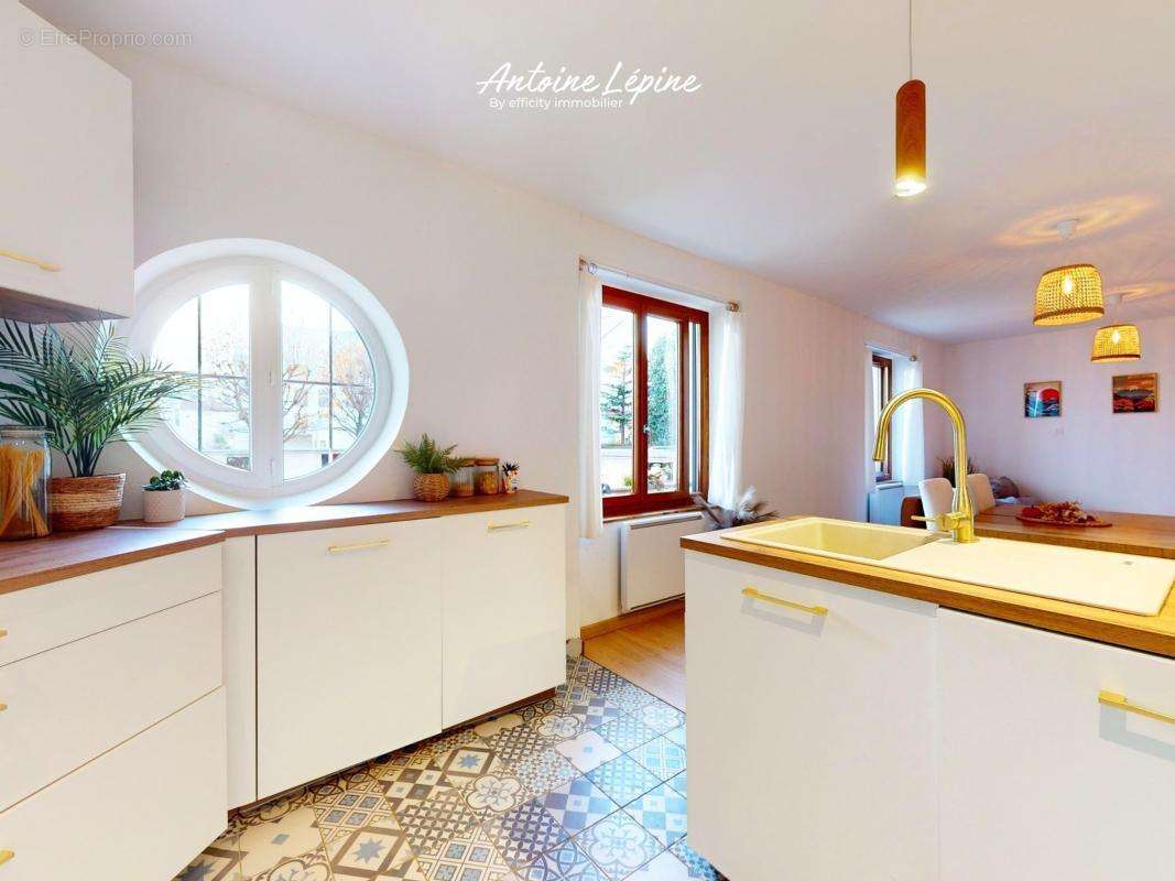 Appartement à LYON-8E