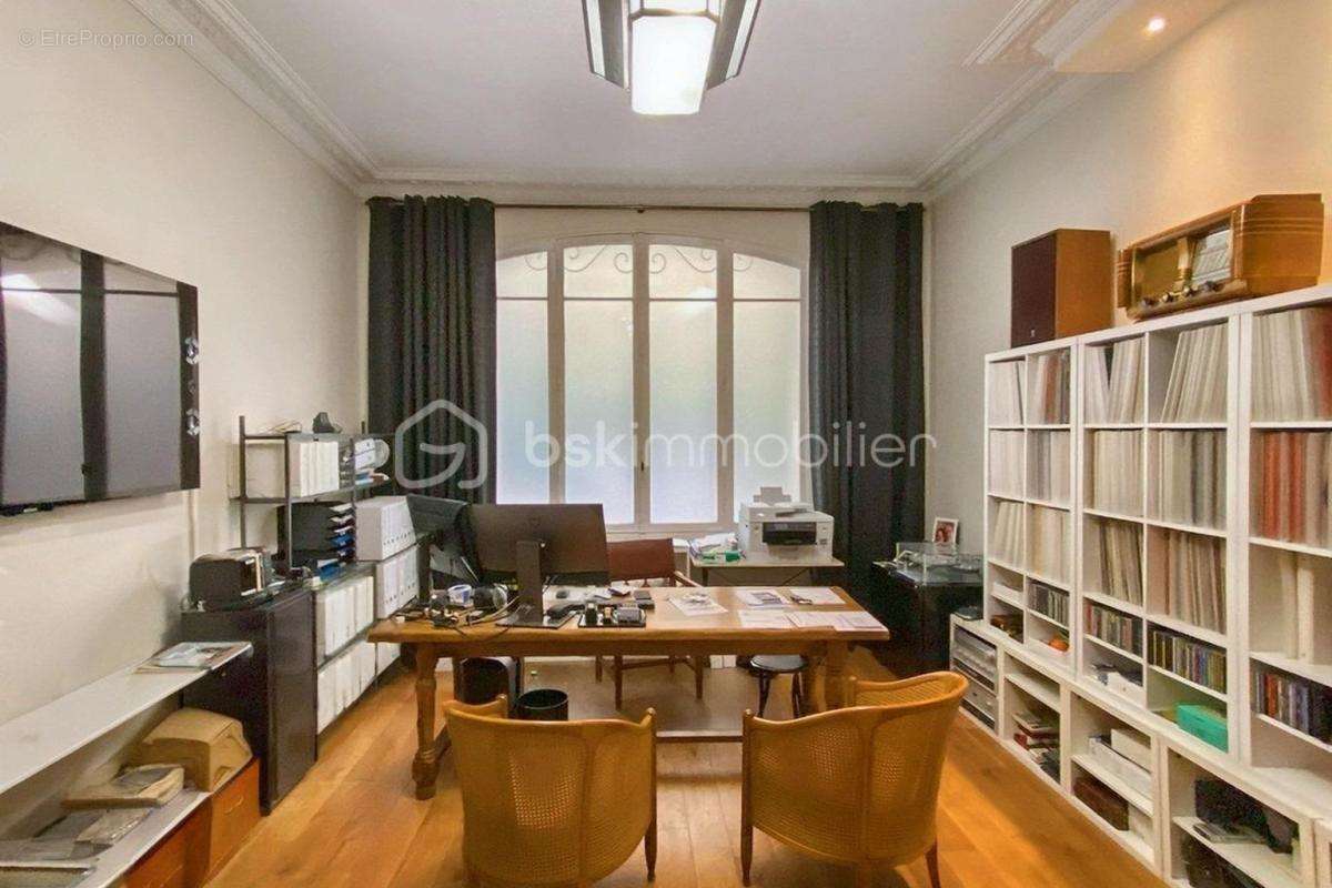 Appartement à PARIS-8E