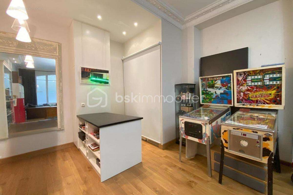 Appartement à PARIS-8E