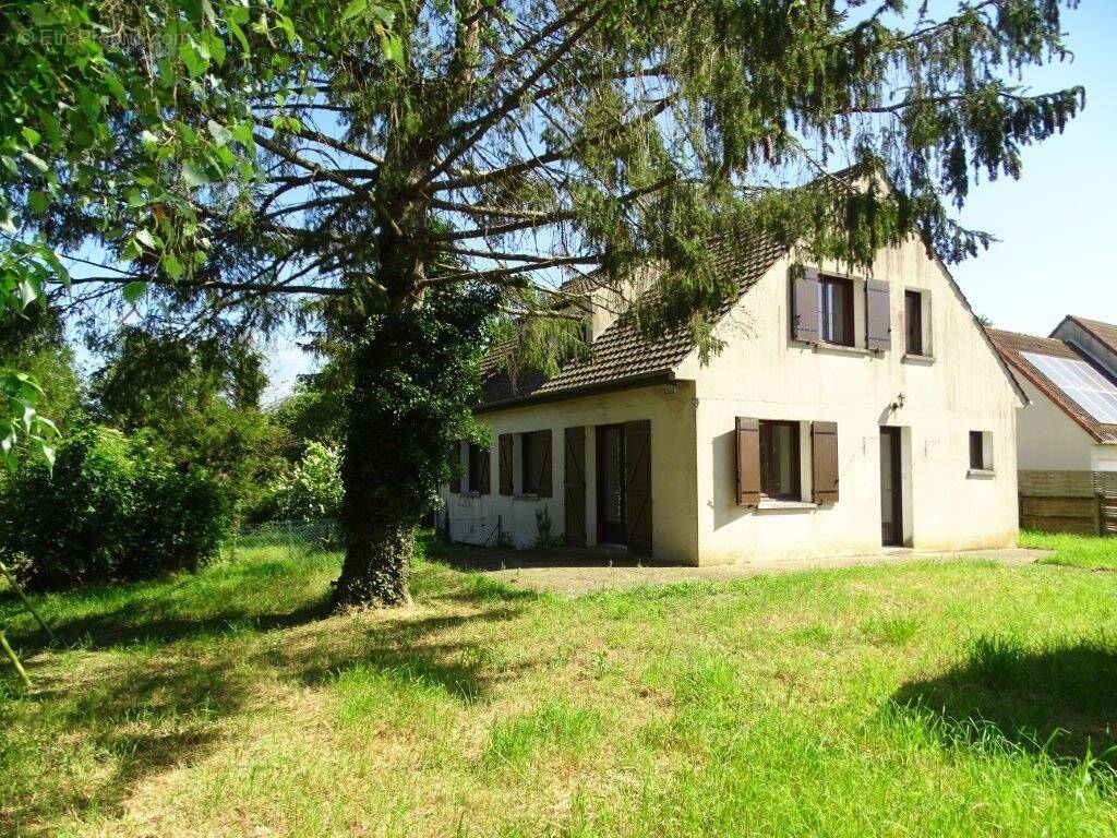 Maison à SAINT-PIERRE-LES-NEMOURS