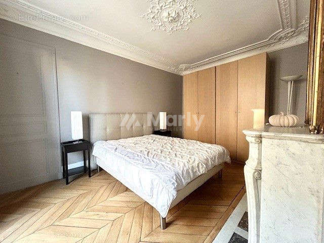 Chambre - Appartement à PARIS-9E