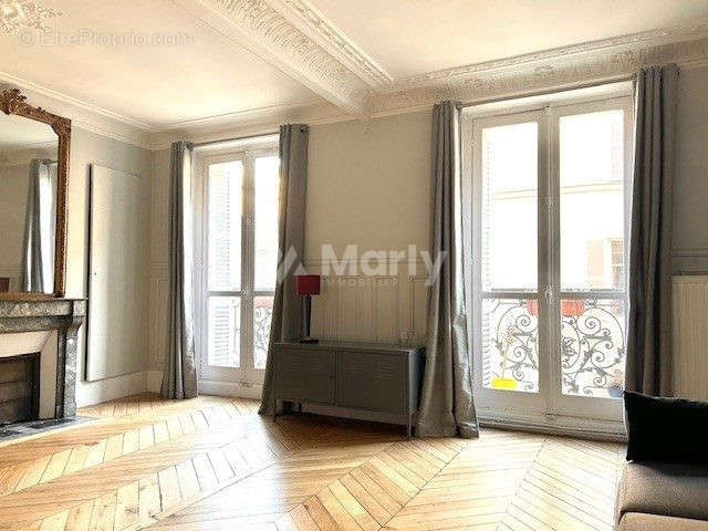 Salon &amp; Salle à manger  - Appartement à PARIS-9E