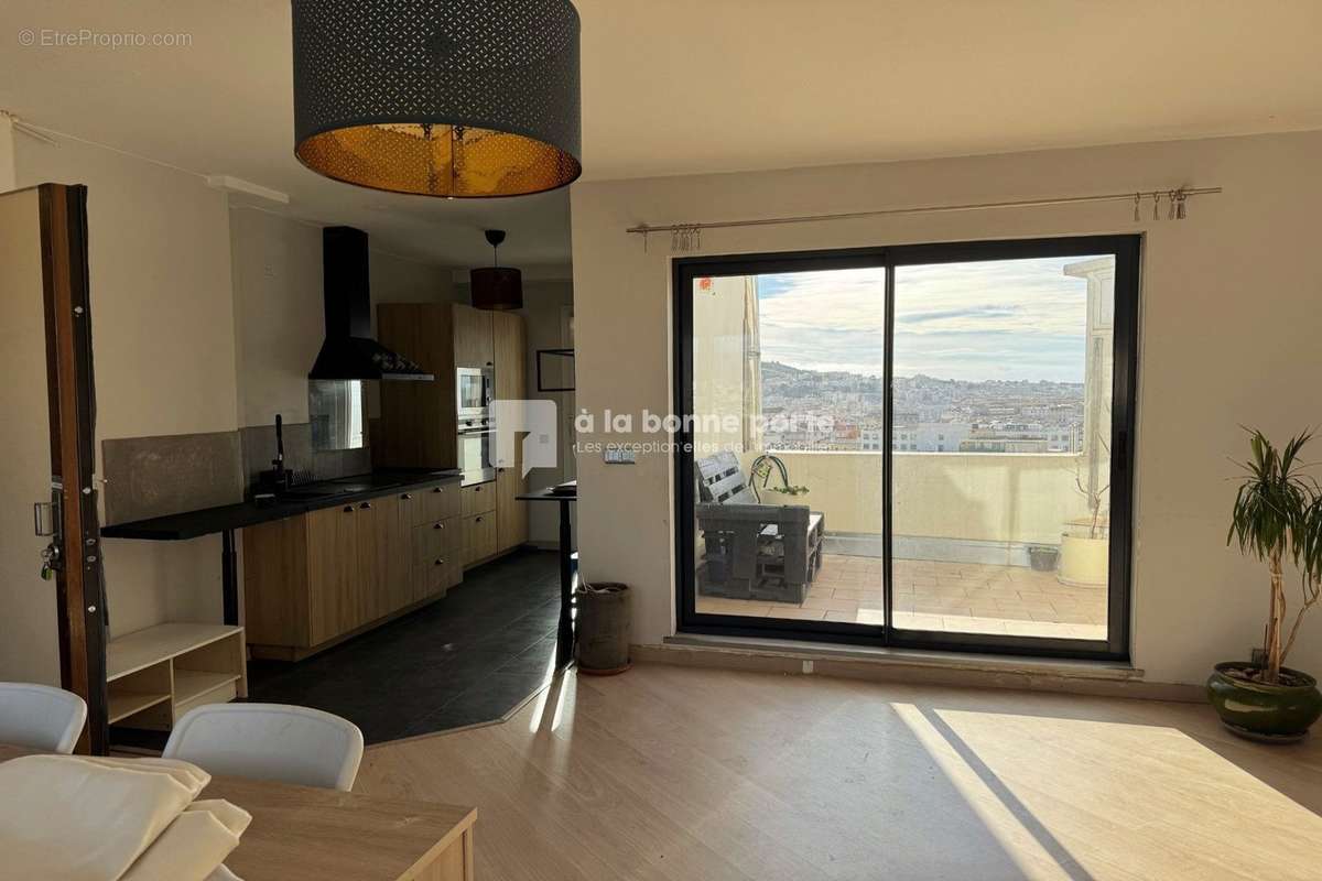 Appartement à MARSEILLE-2E