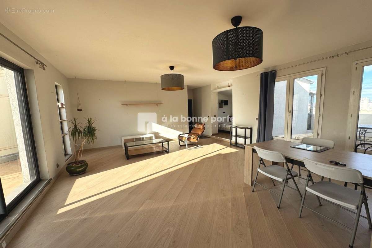 Appartement à MARSEILLE-2E