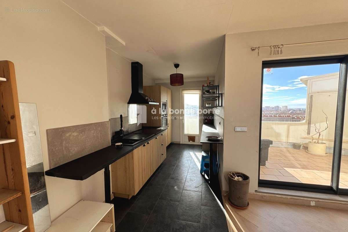 Appartement à MARSEILLE-2E