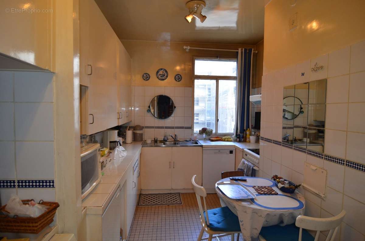 Appartement à PARIS-16E