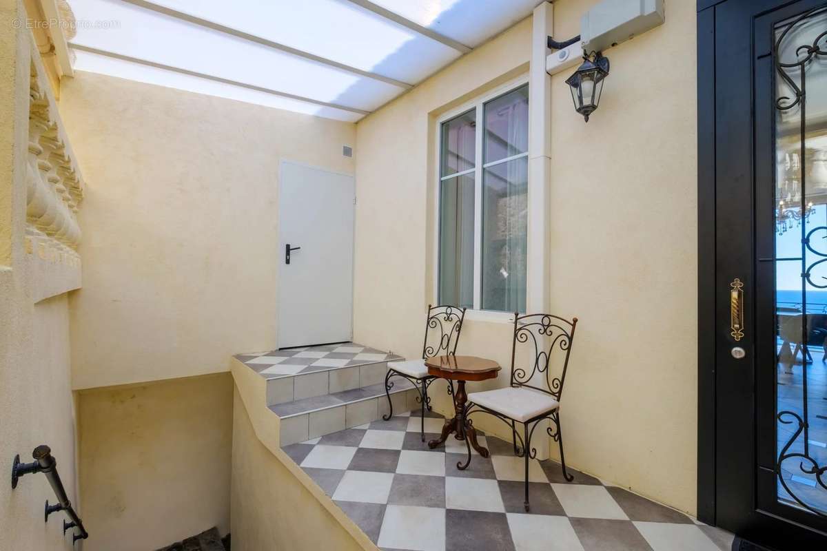 Appartement à ROQUEBRUNE-CAP-MARTIN