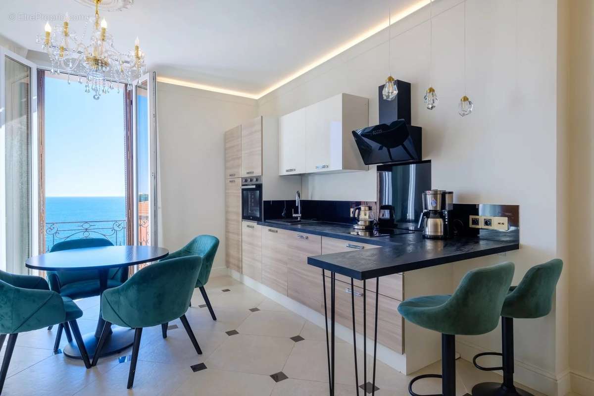 Appartement à ROQUEBRUNE-CAP-MARTIN