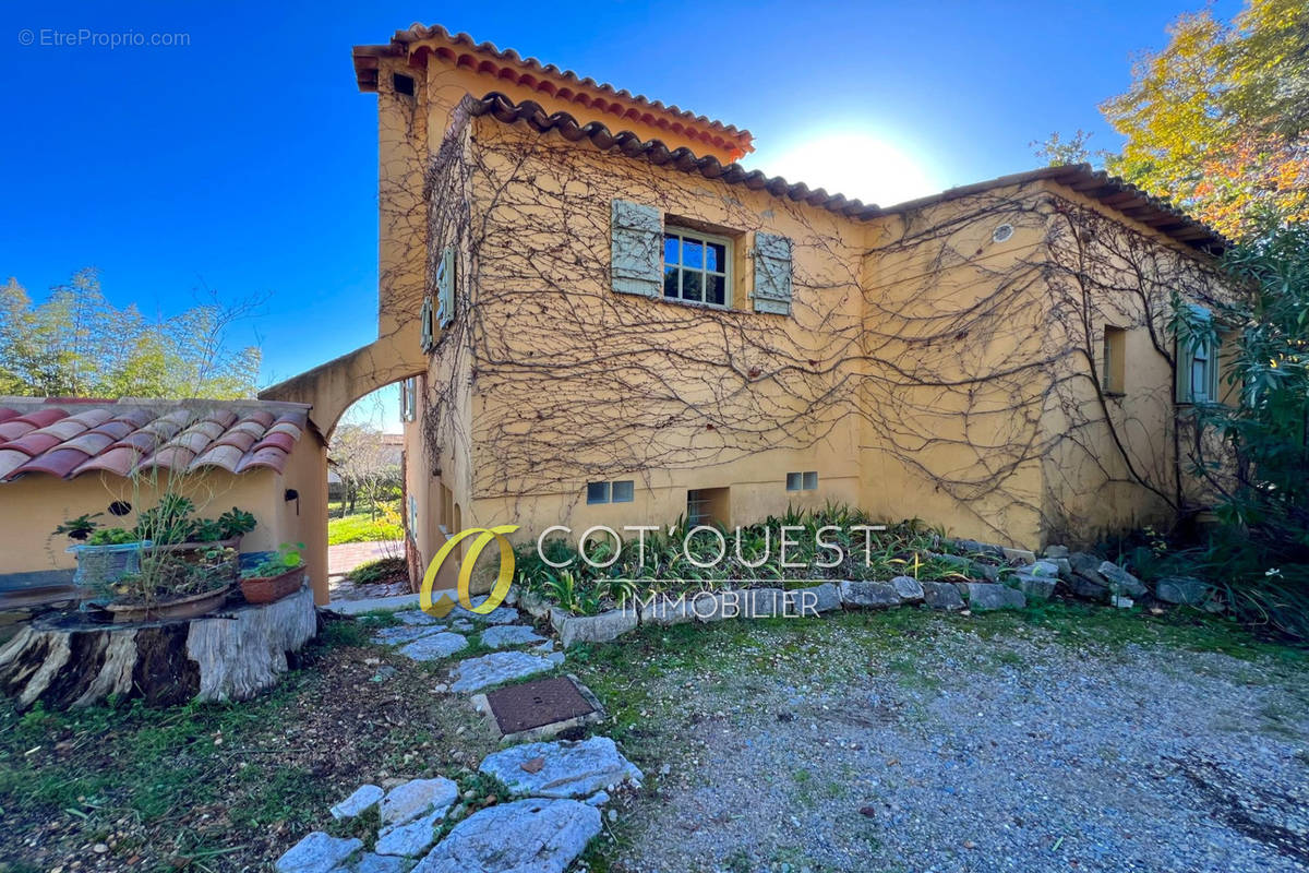 Maison à TOURRETTES-SUR-LOUP