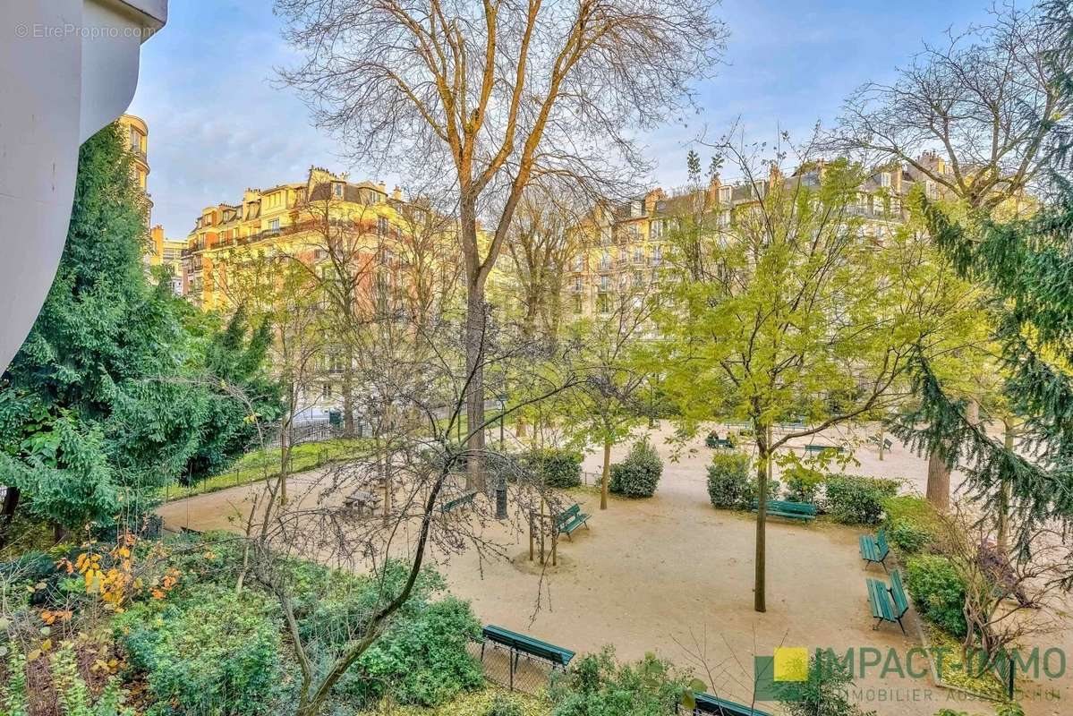 Appartement à PARIS-18E