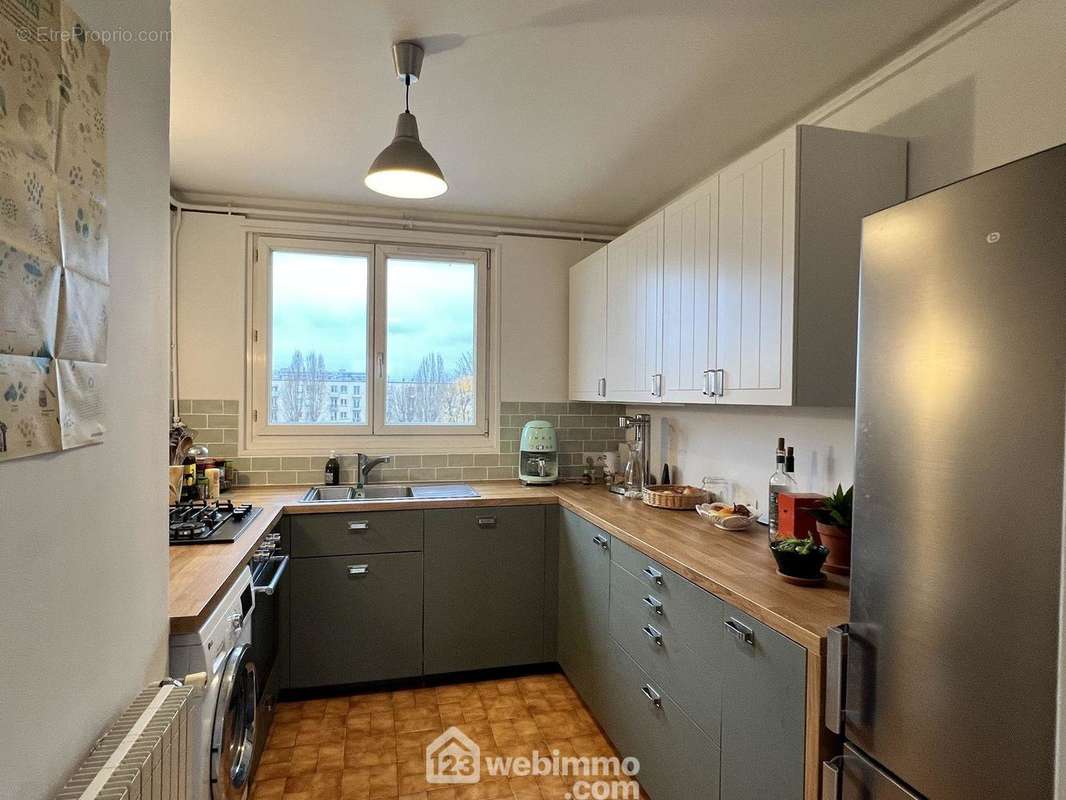 Cuisine aménagée de 8,1 m2 - Appartement à VITRY-SUR-SEINE