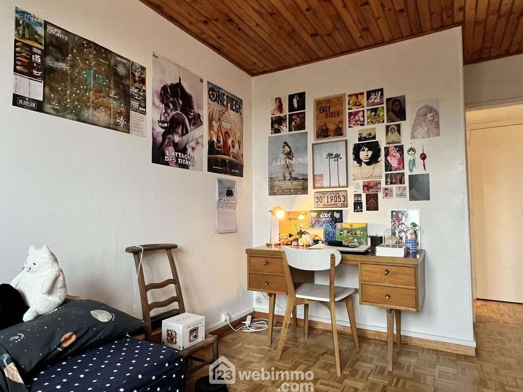 Deuxième chambre de 11,45m2, - Appartement à VITRY-SUR-SEINE