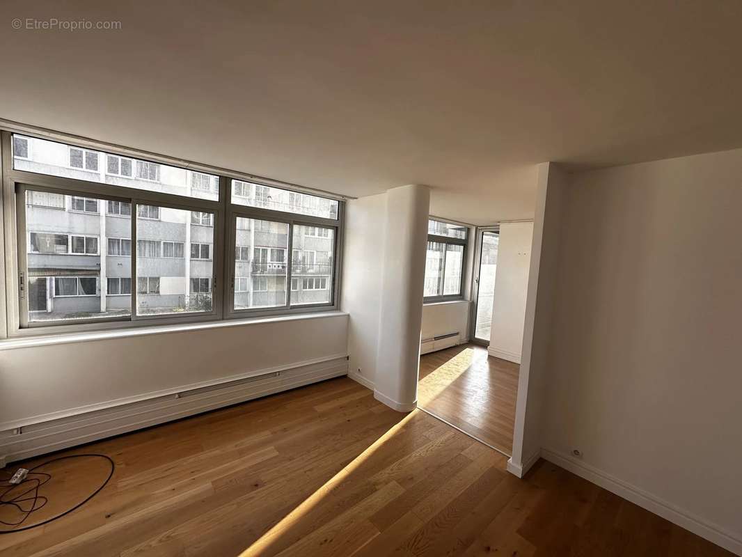 Appartement à PARIS-14E