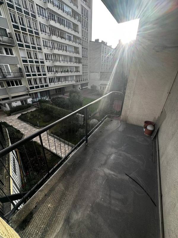 Appartement à PARIS-14E