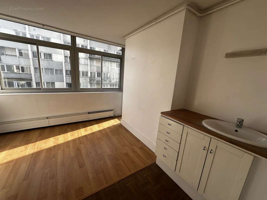 Appartement à PARIS-14E