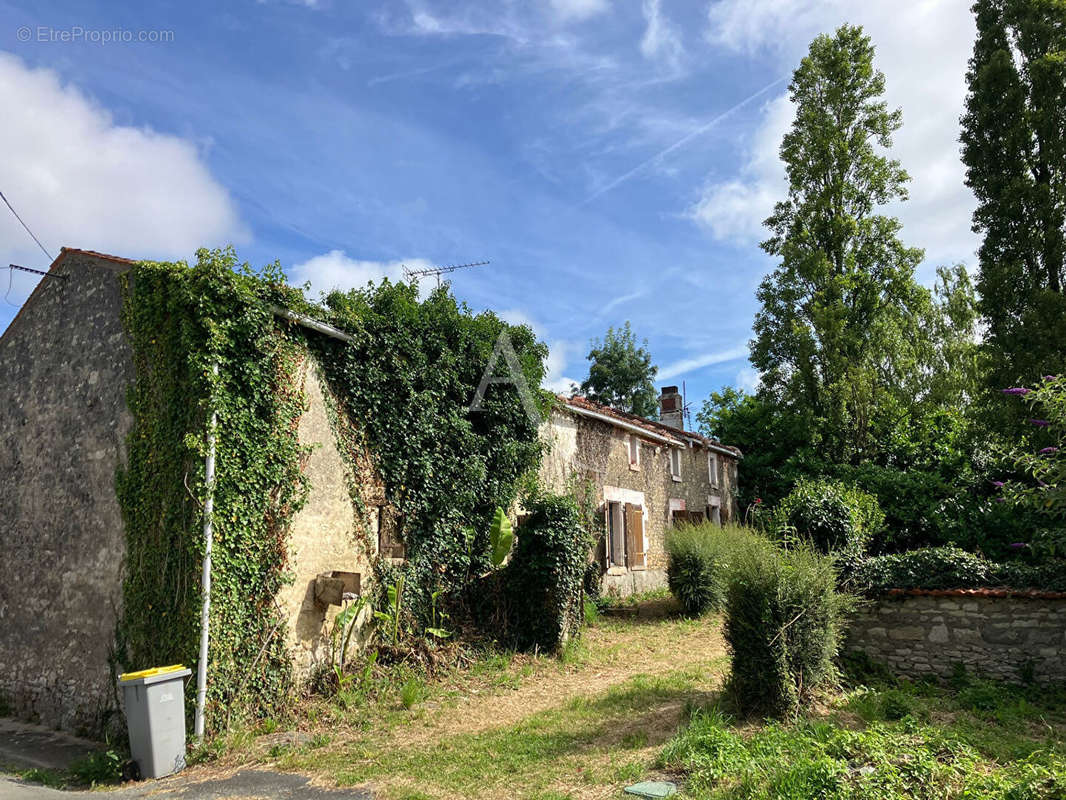 Maison à XANTON-CHASSENON