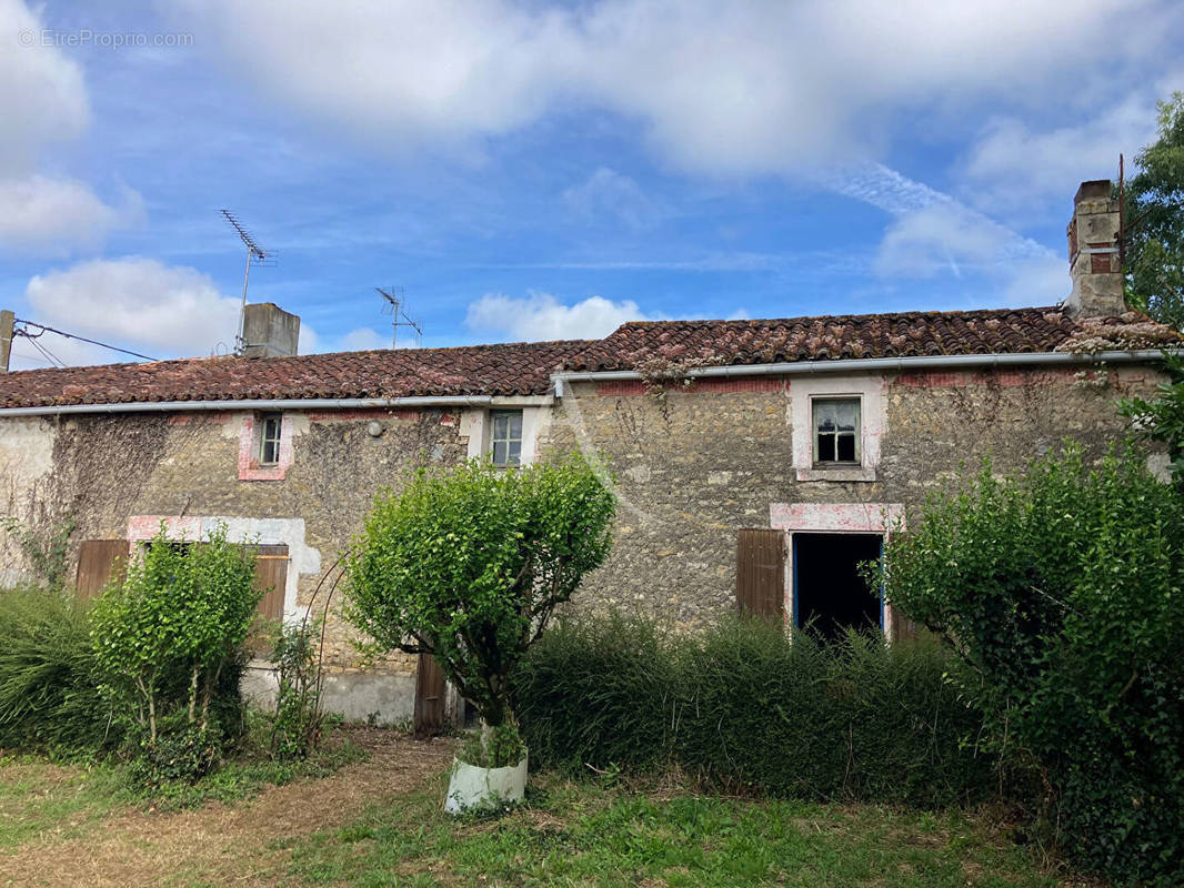 Maison à XANTON-CHASSENON