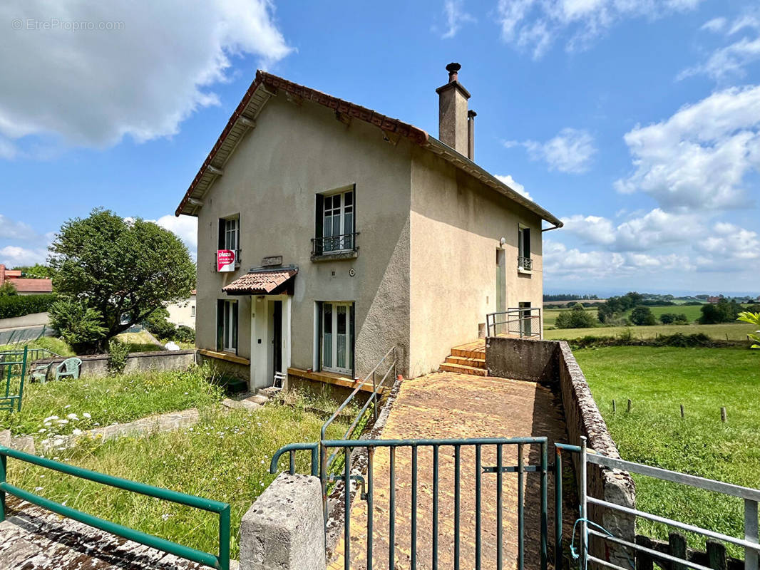 Maison à SAINT-MAMET-LA-SALVETAT