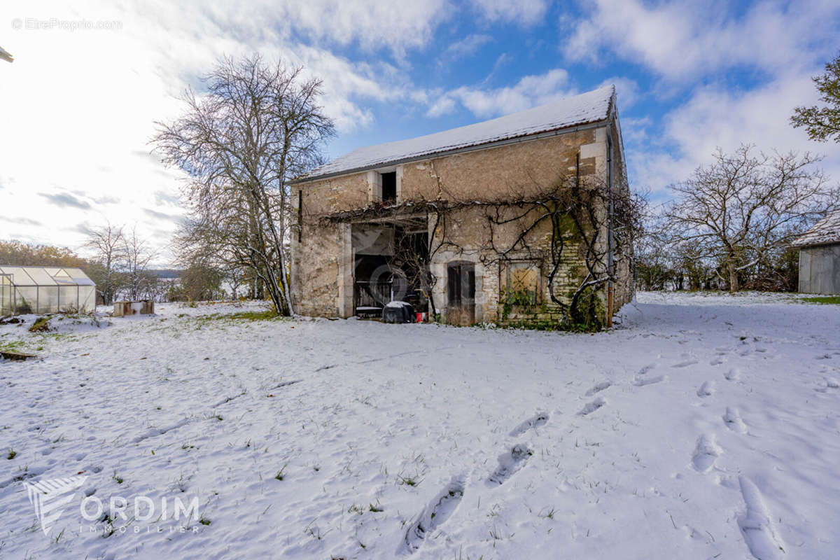 Maison à DRUYES-LES-BELLES-FONTAINES