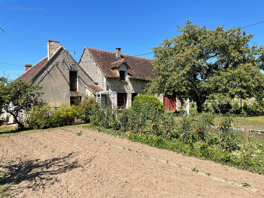 Maison à YZEURES-SUR-CREUSE