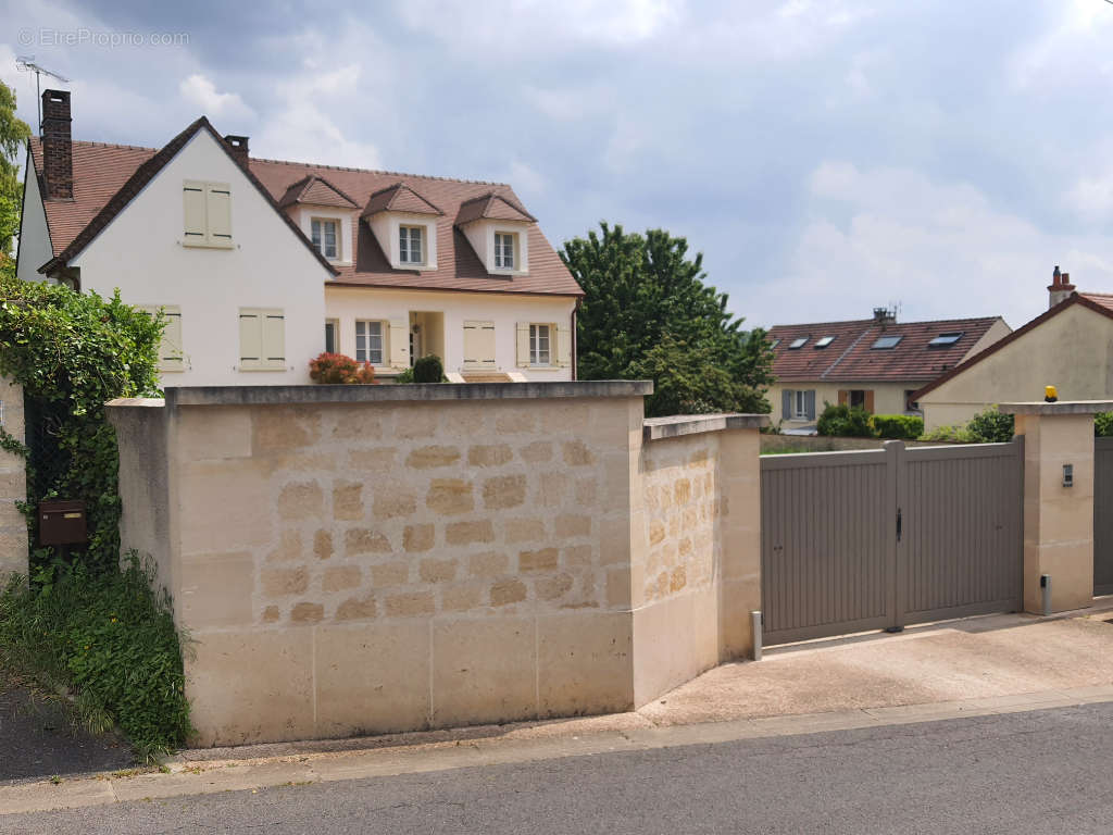 Maison à AUVERS-SUR-OISE