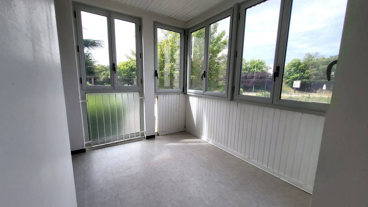 Appartement à LES CLAYES-SOUS-BOIS