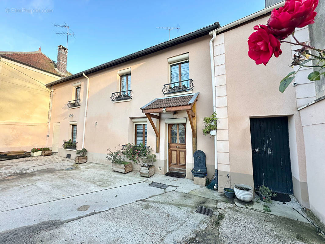 Maison à MAGNY-LE-HONGRE