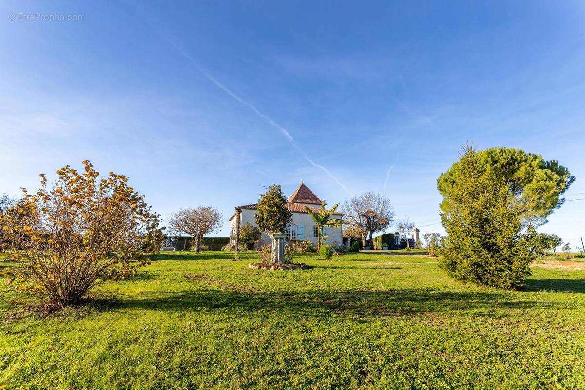 Maison à BEAUVILLE