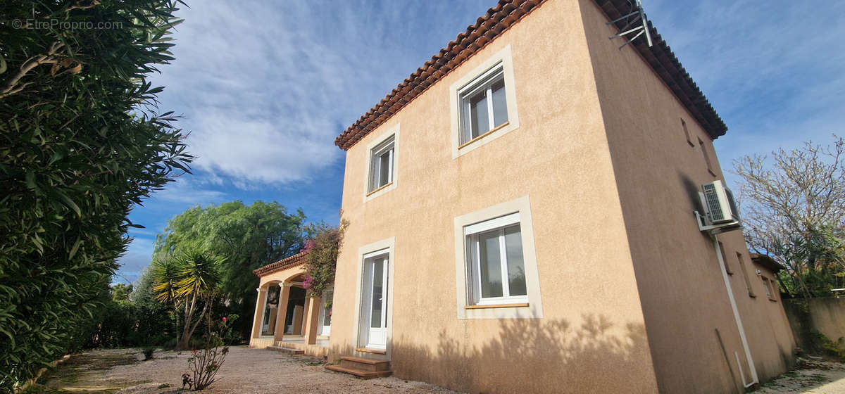 Maison à SAINT-CYR-SUR-MER