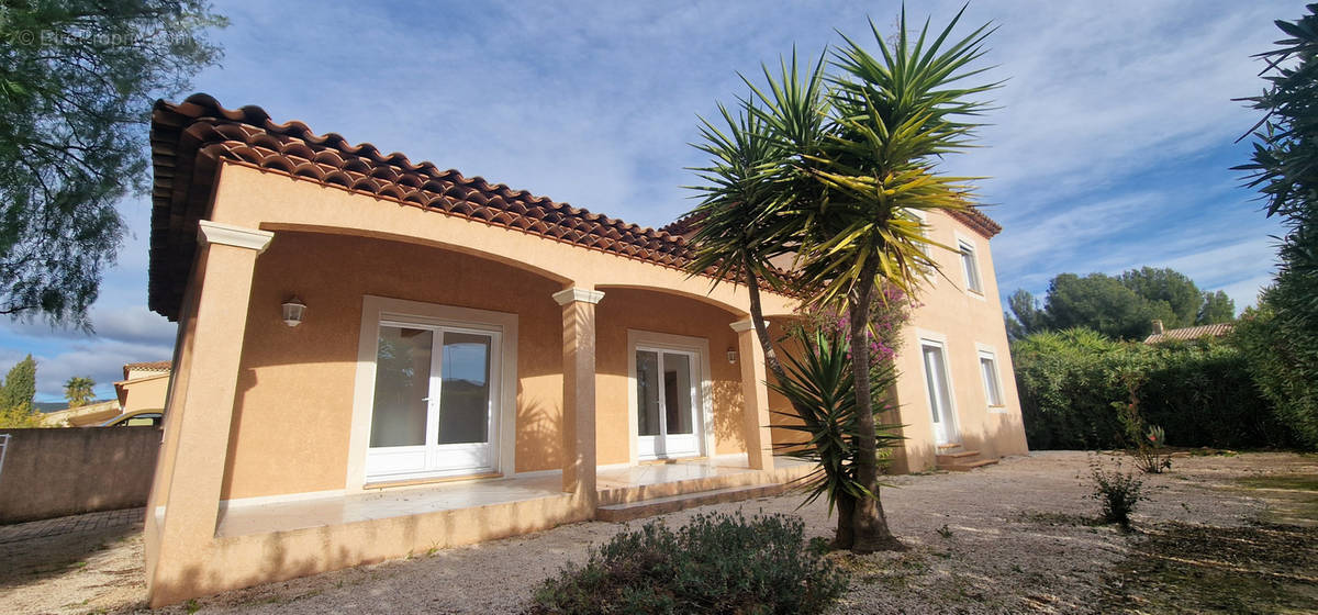 Maison à SAINT-CYR-SUR-MER