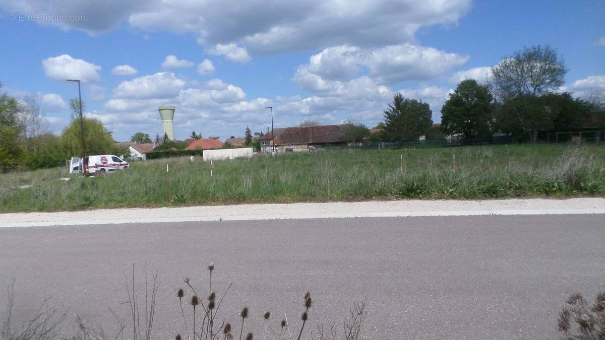 Terrain à LUSIGNY-SUR-BARSE