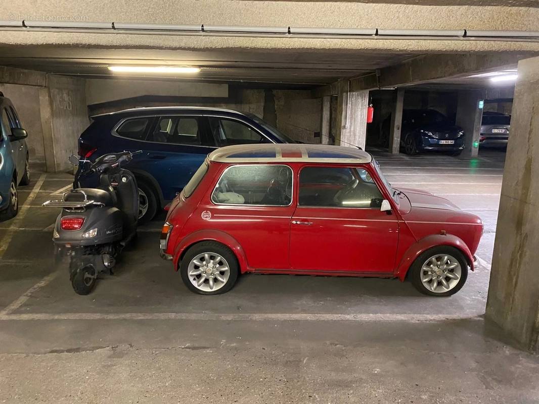 Parking à PARIS-10E