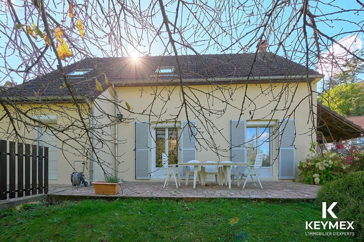 Maison à VALLANGOUJARD