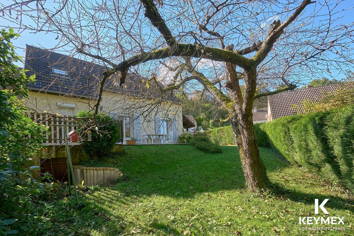 Maison à VALLANGOUJARD