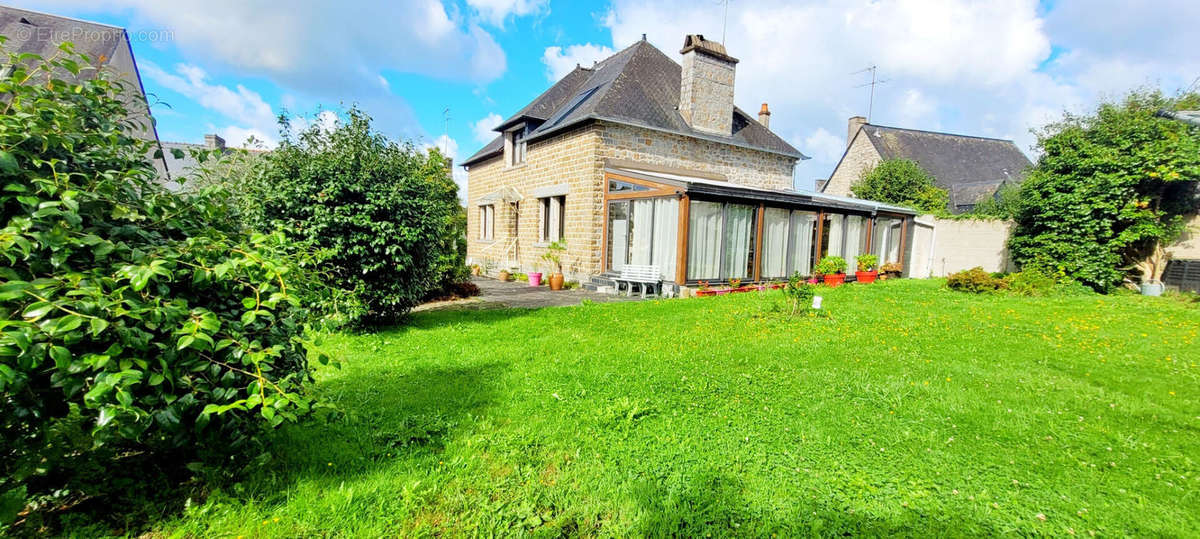 Maison à SAINT-GERMAIN-EN-COGLES