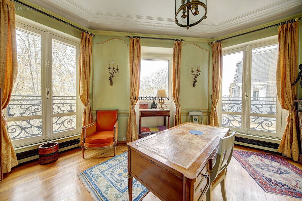 Appartement à PARIS-7E