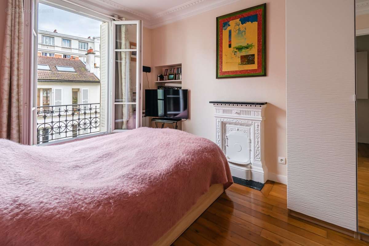 Appartement à PARIS-14E