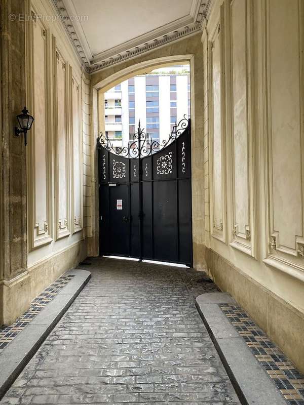 Appartement à PARIS-14E