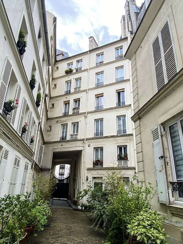 Appartement à PARIS-14E