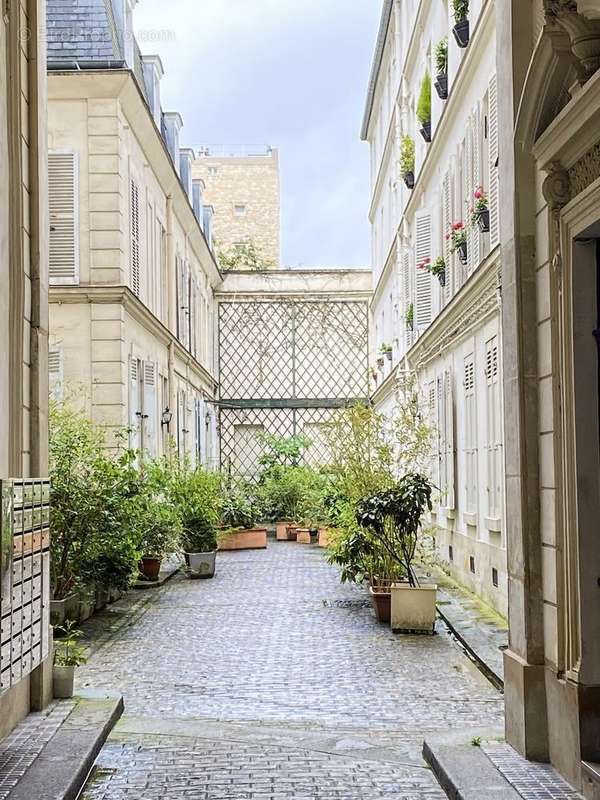 Appartement à PARIS-14E