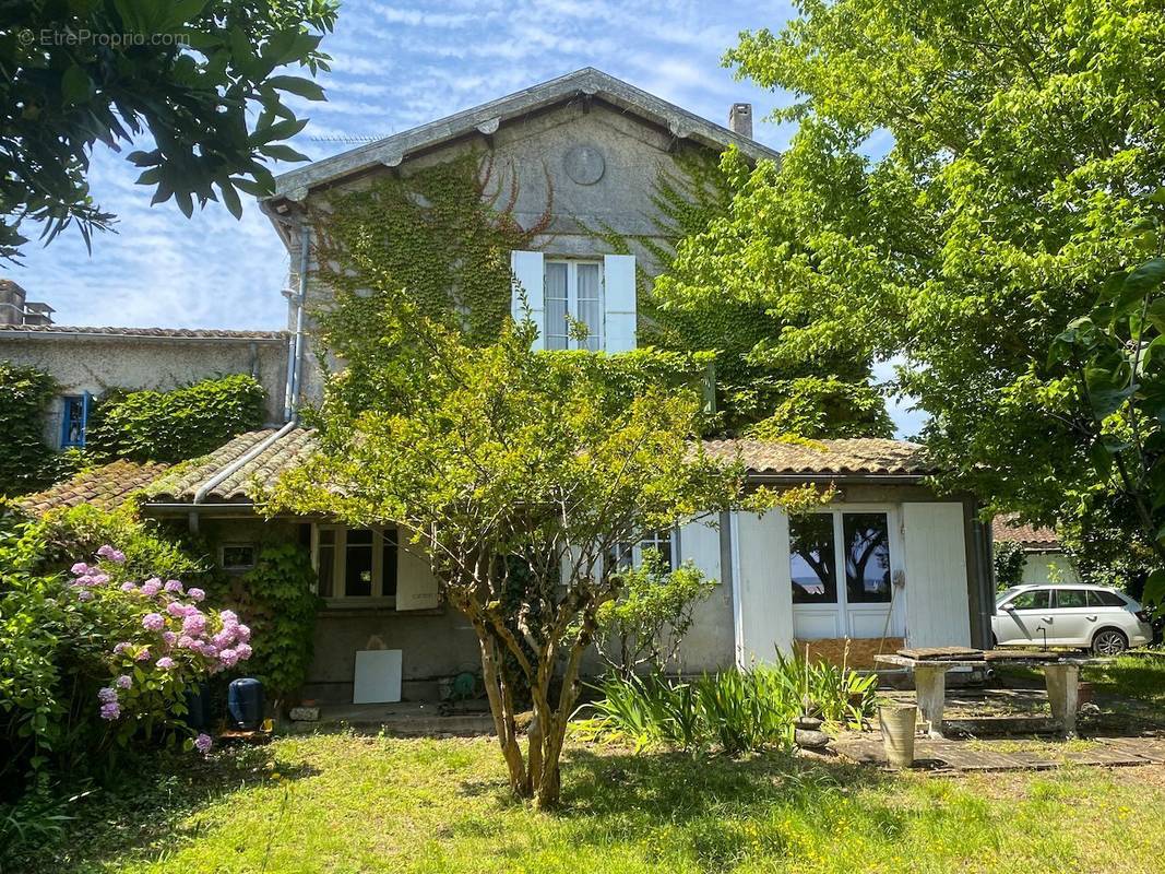 Maison à SAINT-SEURIN-DE-CADOURNE