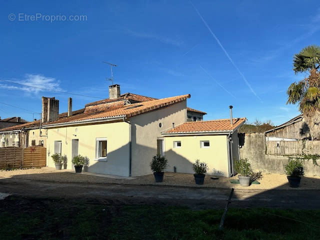 Maison à SAINT-AIGULIN